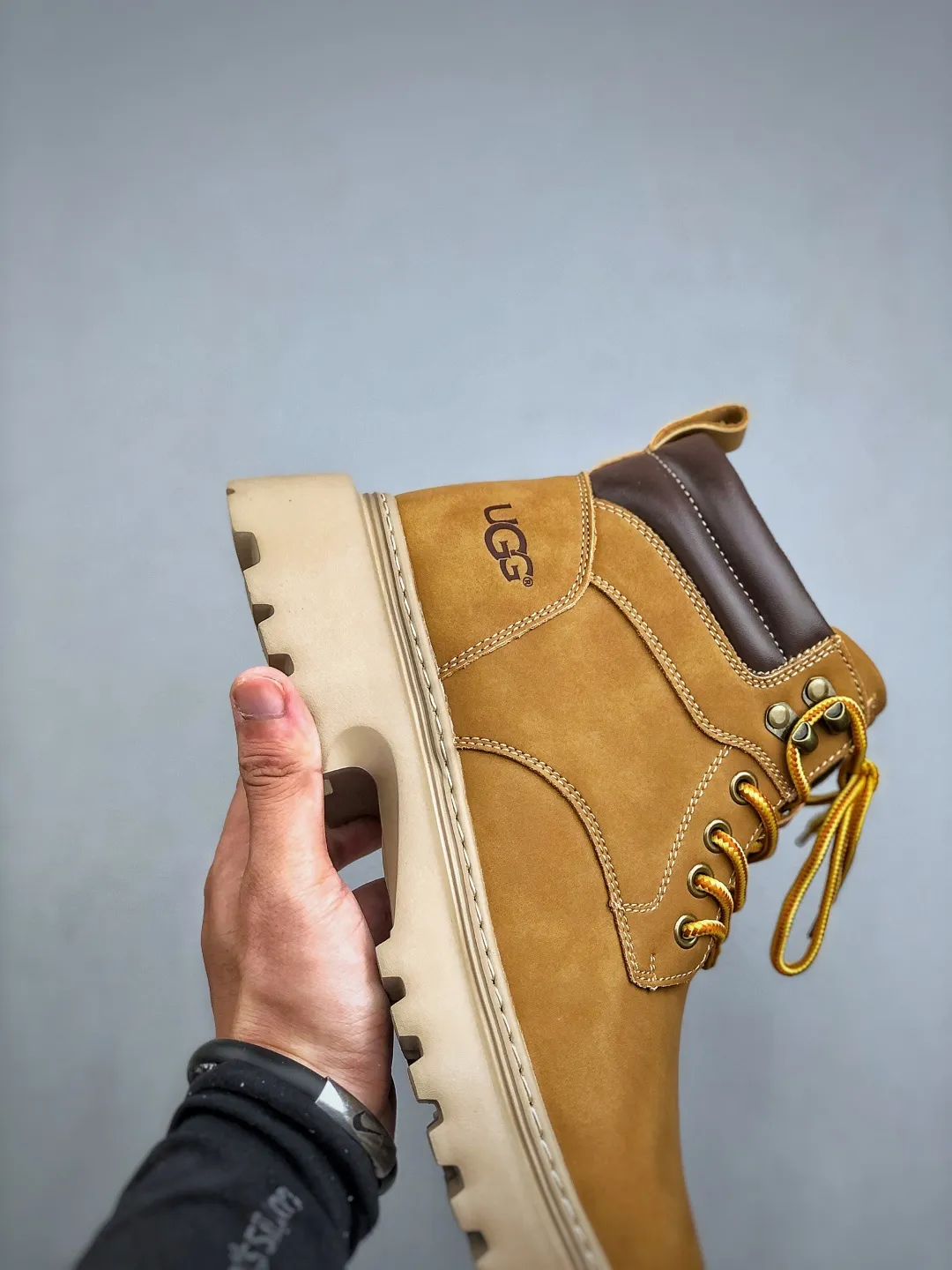 Local pick-up💰560 support in-store new arrival🚀UGG new autumn and winter men's mid-top casual Martin boots series, special purchase for quality, high elastic Modern external non-slip rubber foam ultra-light outsole, lace design, very easy to put on and take off, using TPU molded and shaped genuine leather upper material #EVA light wing technology outsole non-slip, wear resistance and good elasticity ❗American light luxury brand [UGG] M Tasman Weather Hybrid Tasman Mixed Series Mid-Height Thick-soled Lightweight Casual Martin Boots" Size: 39-44 (one size larger)